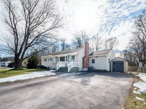 Exterior - 8 Kile Dr, Glenville, NY 12302 photo 2 of 17