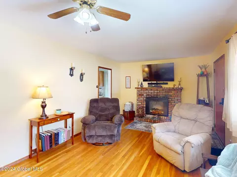 Living - 8 Kile Dr, Glenville, NY 12302 photo 6 of 10