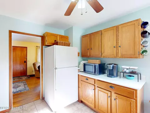 Kitchen - 8 Kile Dr, Glenville, NY 12302 photo 3 of 6