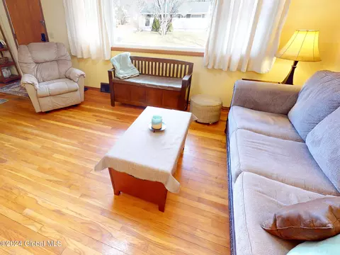 Living - 8 Kile Dr, Glenville, NY 12302 photo 4 of 10
