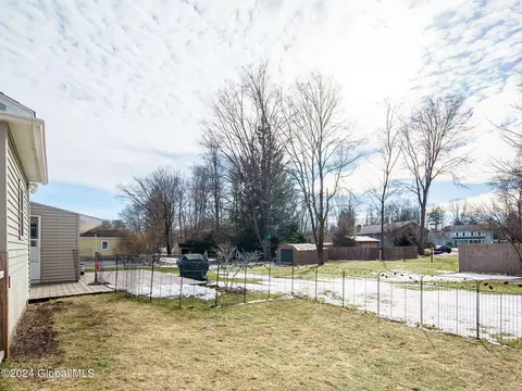 Exterior - 8 Kile Dr, Glenville, NY 12302 photo 6 of 17