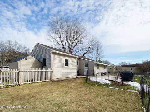 Exterior - 8 Kile Dr, Glenville, NY 12302 photo 7 of 17