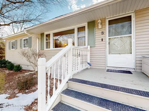 Exterior - 8 Kile Dr, Glenville, NY 12302 photo 4 of 17