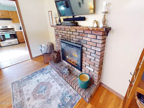 Living - 8 Kile Dr, Glenville, NY 12302 photo 5 of 10