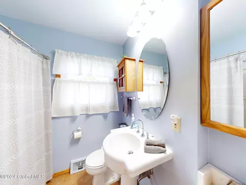 Bath - 8 Kile Dr, Glenville, NY 12302 photo 2 of 4