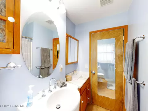 Bath - 8 Kile Dr, Glenville, NY 12302 photo 3 of 4