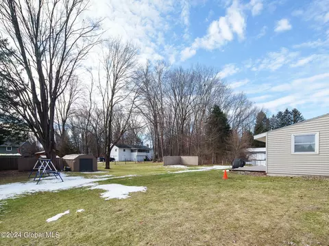 Exterior - 8 Kile Dr, Glenville, NY 12302 photo 8 of 17