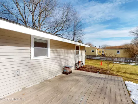 Exterior - 8 Kile Dr, Glenville, NY 12302 photo 11 of 17