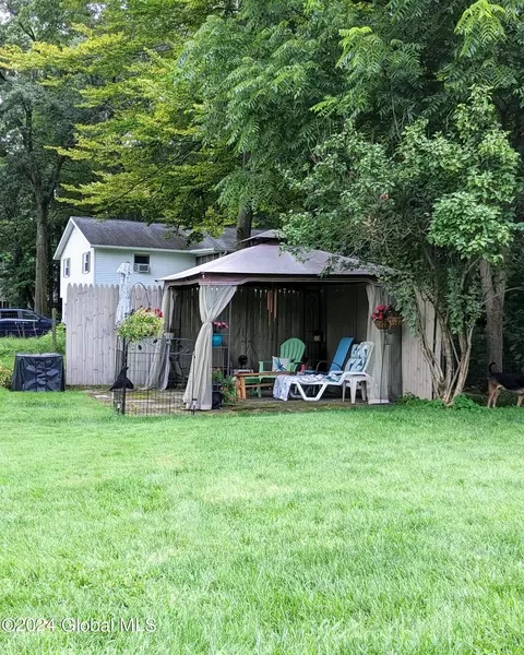 Exterior - 8 Kile Dr, Glenville, NY 12302 photo 13 of 17