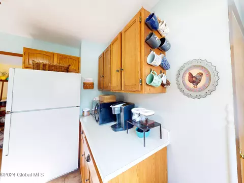 Kitchen - 8 Kile Dr, Glenville, NY 12302 photo 5 of 6