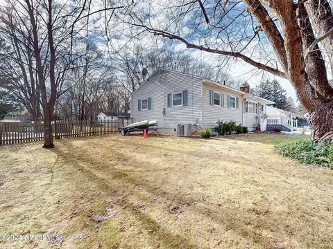 Exterior - 8 Kile Dr, Glenville, NY 12302 photo 5 of 17