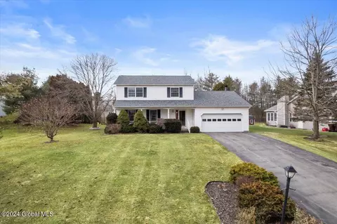 14 Barclay St, Clifton Park, NY 12065