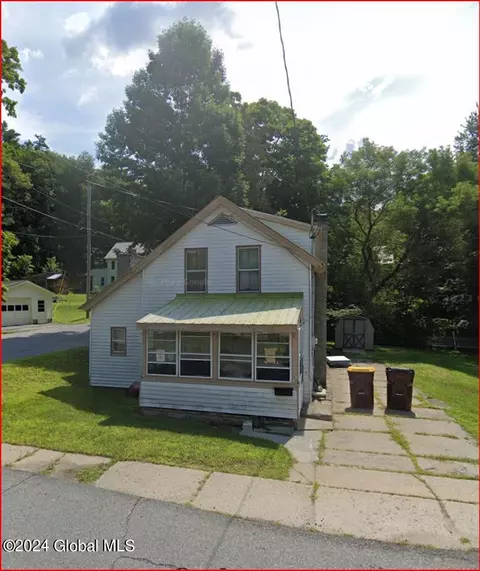 23 Mountain Ave, Warrensburg, NY 12885