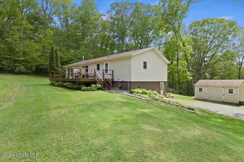 36 E Five Roses Rd, Ancram, NY 12502