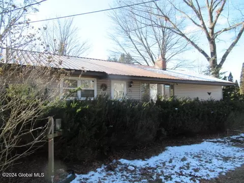 31 Evans Rd, Ballston Lake, NY 12019