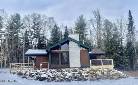 27 Fox Run Ln, Johnsburg, NY 12843