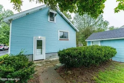 Exterior - 421 Taurus Rd, Schenectady, NY 12304 photo 6 of 11