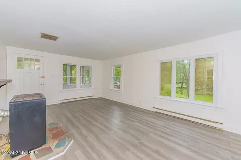 Living - 421 Taurus Rd, Schenectady, NY 12304 photo 5 of 5