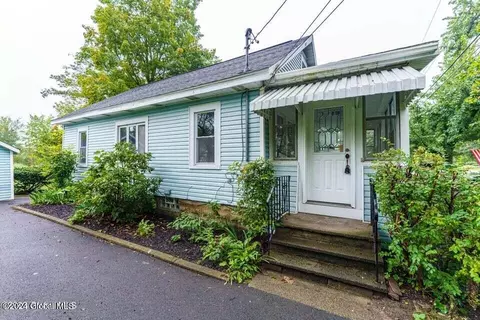 Exterior - 421 Taurus Rd, Schenectady, NY 12304 photo 3 of 11