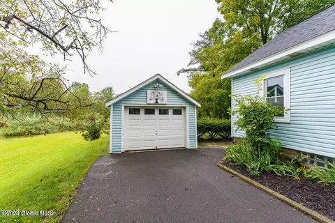 Exterior - 421 Taurus Rd, Schenectady, NY 12304 photo 4 of 11