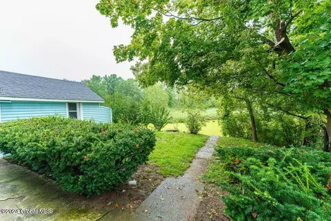Exterior - 421 Taurus Rd, Schenectady, NY 12304 photo 5 of 11