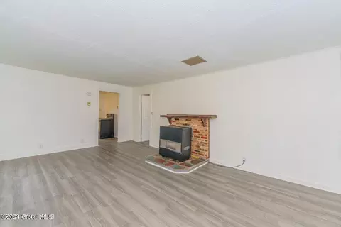 Living - 421 Taurus Rd, Schenectady, NY 12304 photo 2 of 5