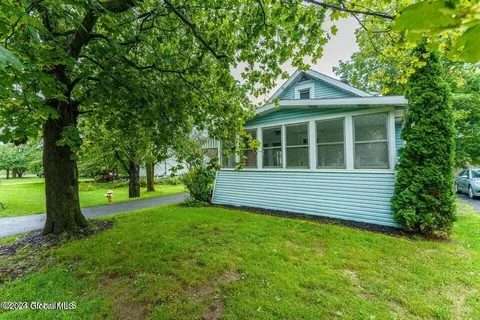 Exterior - 421 Taurus Rd, Schenectady, NY 12304 photo 2 of 11