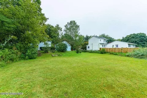 Exterior - 421 Taurus Rd, Schenectady, NY 12304 photo 9 of 11