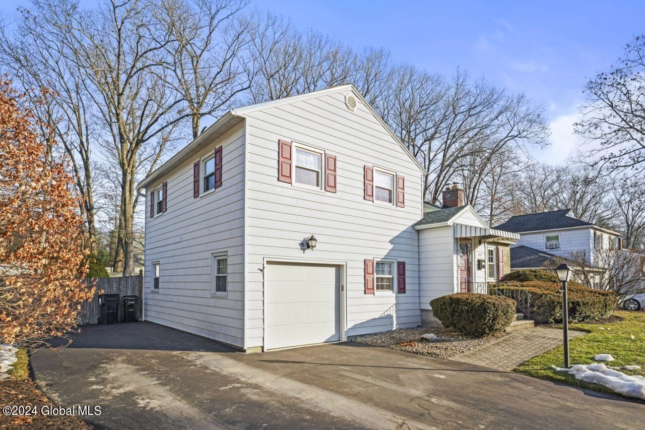 Exterior - 149 Willow Ln, Glenville, NY 12302 photo 7 of 16