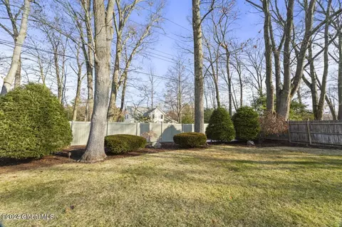 Exterior - 149 Willow Ln, Glenville, NY 12302 photo 4 of 16