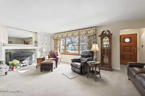 Living - 149 Willow Ln, Glenville, NY 12302 photo 1 of 3