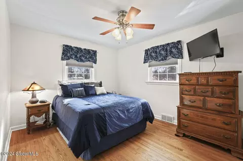 Bedroom - 149 Willow Ln, Glenville, NY 12302 photo 3 of 4