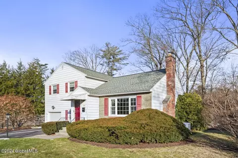 149 Willow Ln, Glenville, NY 12302