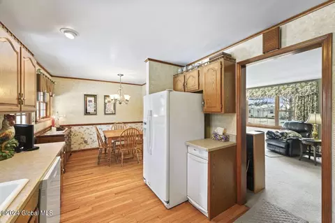Kitchen - 149 Willow Ln, Glenville, NY 12302 photo 2 of 3