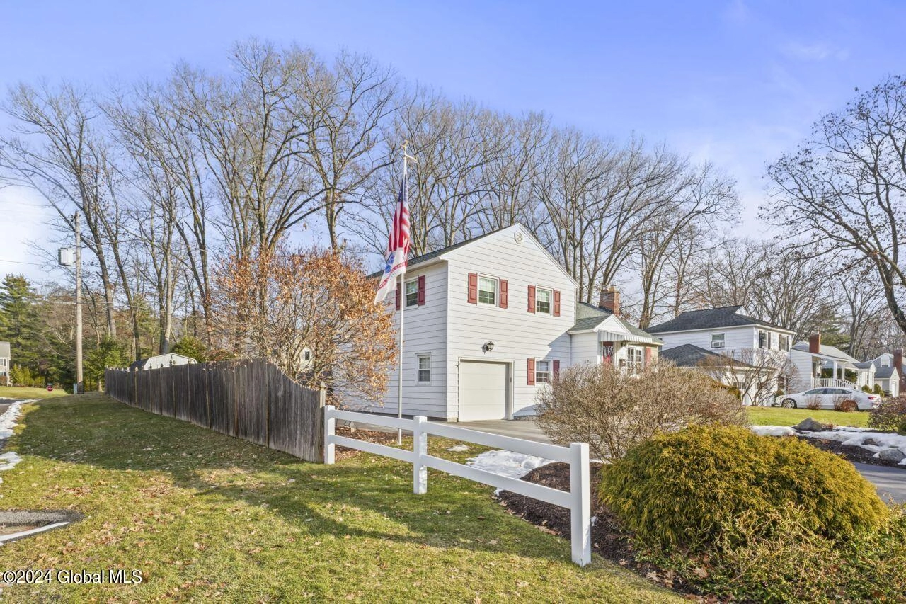 Exterior - 149 Willow Ln, Glenville, NY 12302 photo 5 of 16