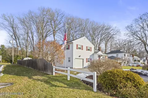 Exterior - 149 Willow Ln, Glenville, NY 12302 photo 5 of 16