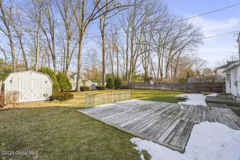 Exterior - 149 Willow Ln, Glenville, NY 12302 photo 6 of 16