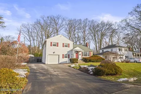Exterior - 149 Willow Ln, Glenville, NY 12302 photo 11 of 16
