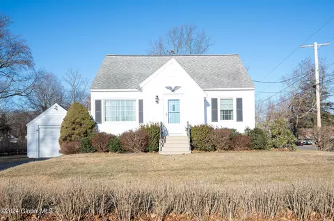 2 David Dr, Glenville, NY 12302