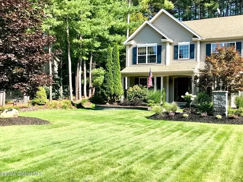 36 Glenburnie Dr, Wilton, NY 12831