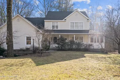 1 Linda Ln, Wynantskill, NY 12198