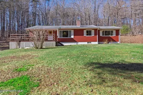 129 Barnegat Rd, East Chatham, NY 12060