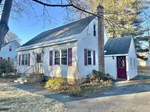 21 Bender Ln, Delmar, NY 12054