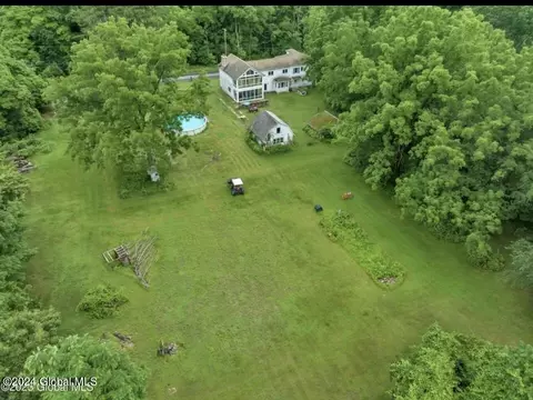 29 Michael Rd, East Greenbush, NY 12061