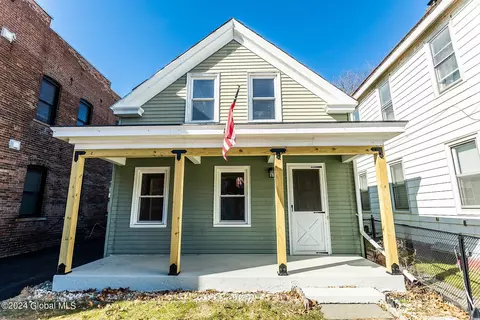 130 George St, Green Island, NY 12183