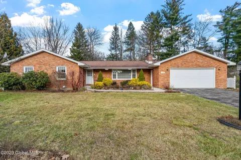 108 Glenhill Dr, Glenville, NY 12302