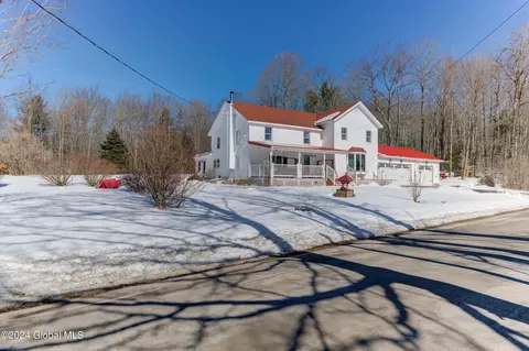 388 Willie Rd, Gloversville, NY 12078