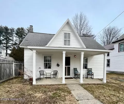 109 E Main St, Cambridge, NY 12816