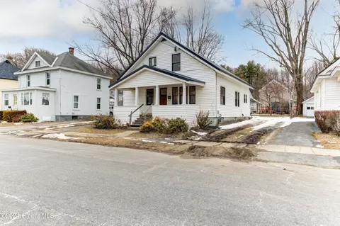 10 Summer St, Gloversville, NY 12078