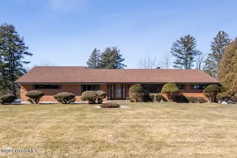 148 Ashdown Rd, Ballston Lake, NY 12019